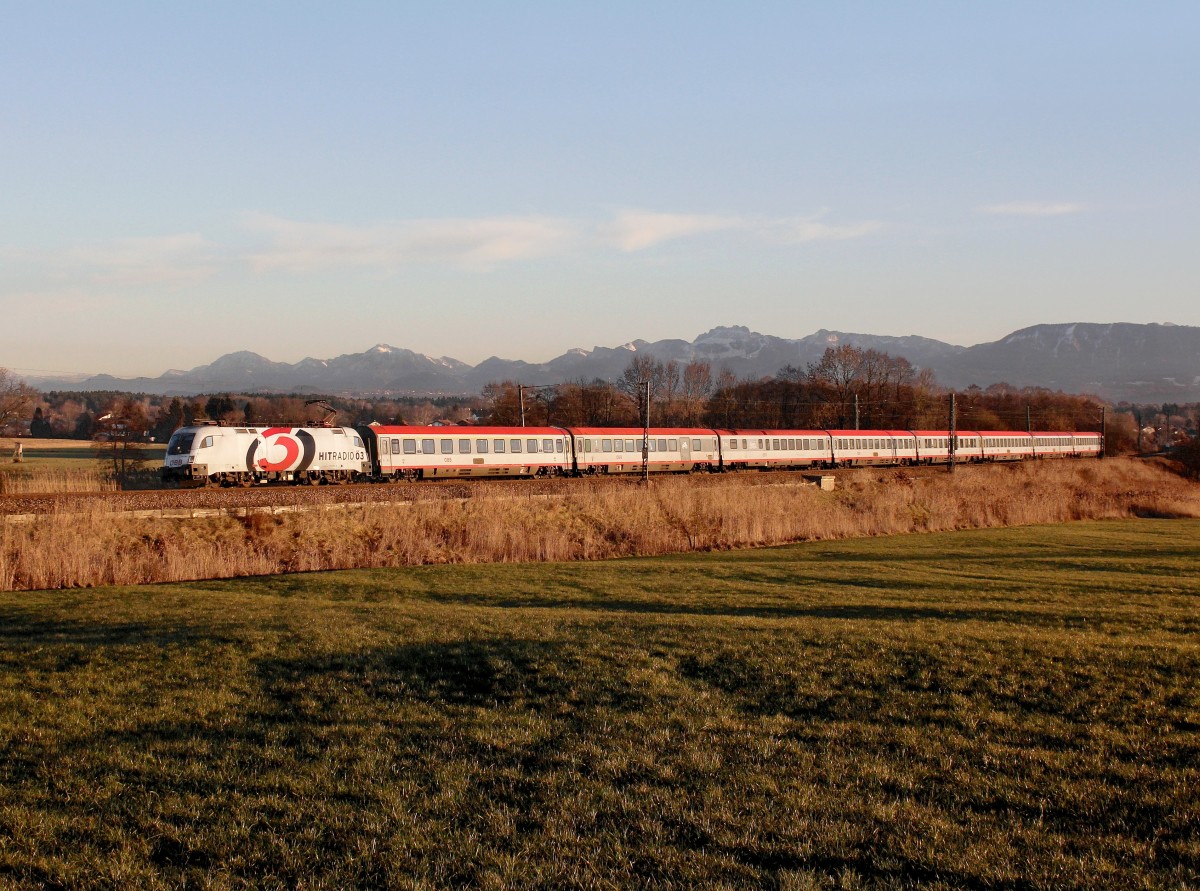 Die 1116 264 mit einem Brenner EC am 23.12.2013 unterwegs bei Großkarolinenfeld.