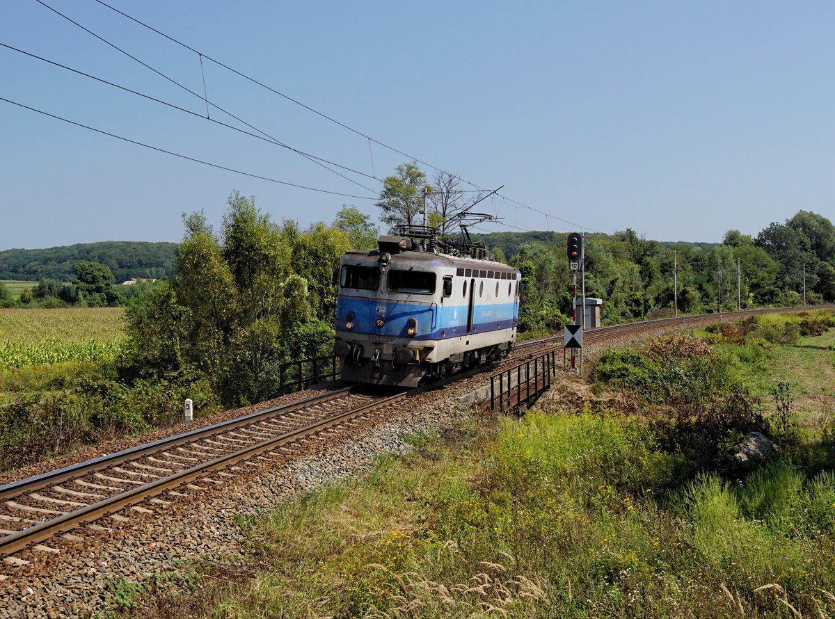 Die 1141 208 am 19.08.2018 unterwegs bei Donjara.
