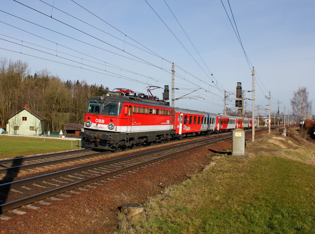 Die 1142 683 mit einem REX nach Linz am 20.02.2016 unterwegs bei Andorf.