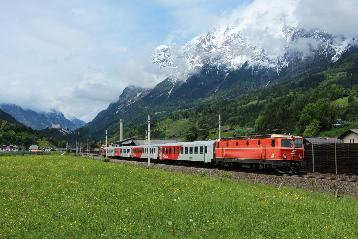 Die 1144 040 mit dem REX 1508 (Salzburg HBF - Wörgl HBF ) am 18.05.2014 bei Pfarrwerfen.