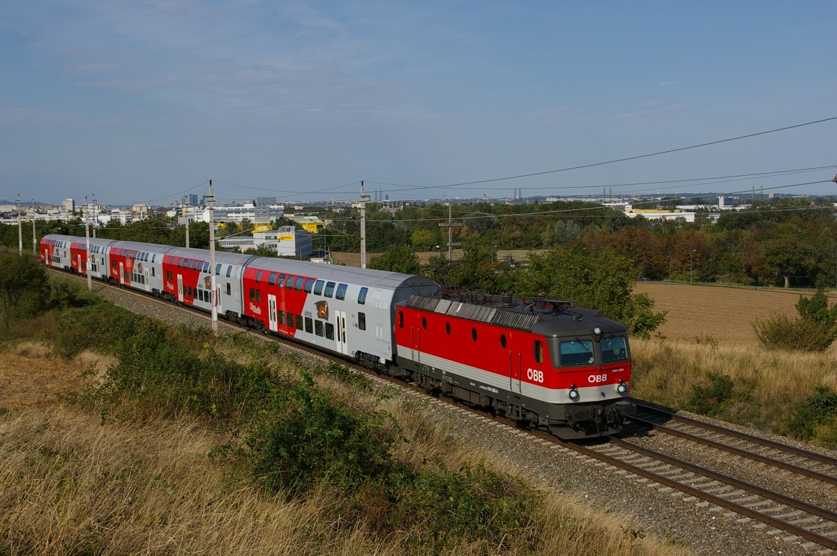 die 1144 265 mit dem Rex 2915 am 18. September 2015 bei Mödling