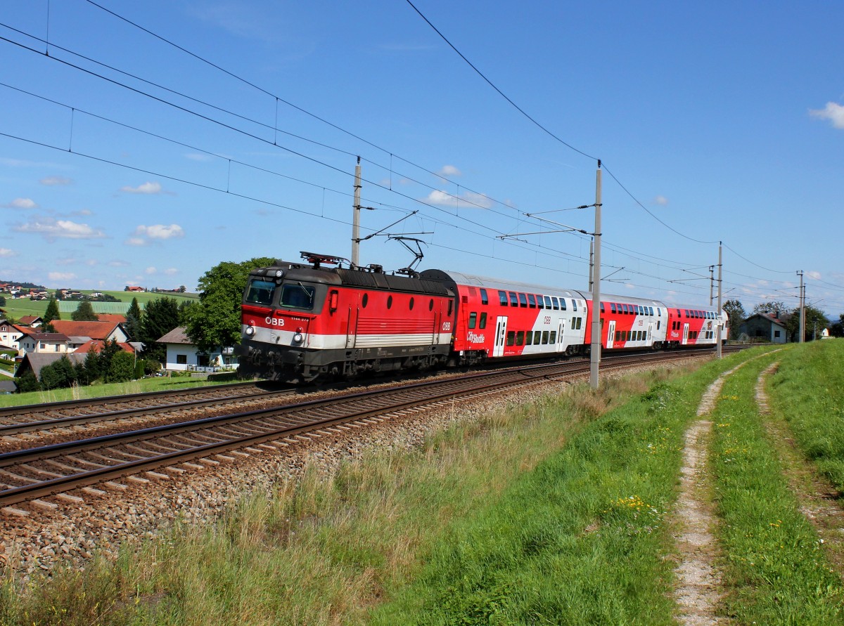 Die 1144 273 mit einem Sonderzug am 17.08.2014 unterwegs bei Pöndorf.