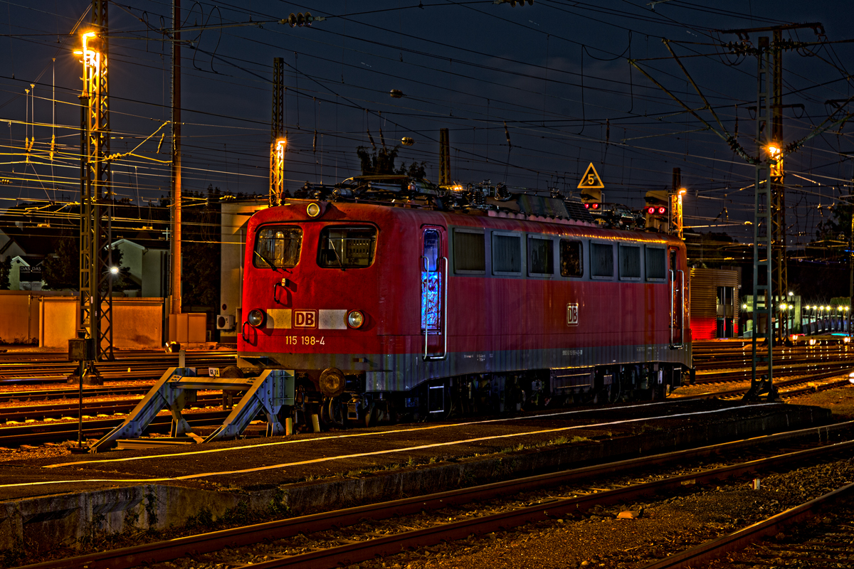 Die 115 198-4 übernachtet in Singen(Hohentwiel)Bf am 8.9.2014