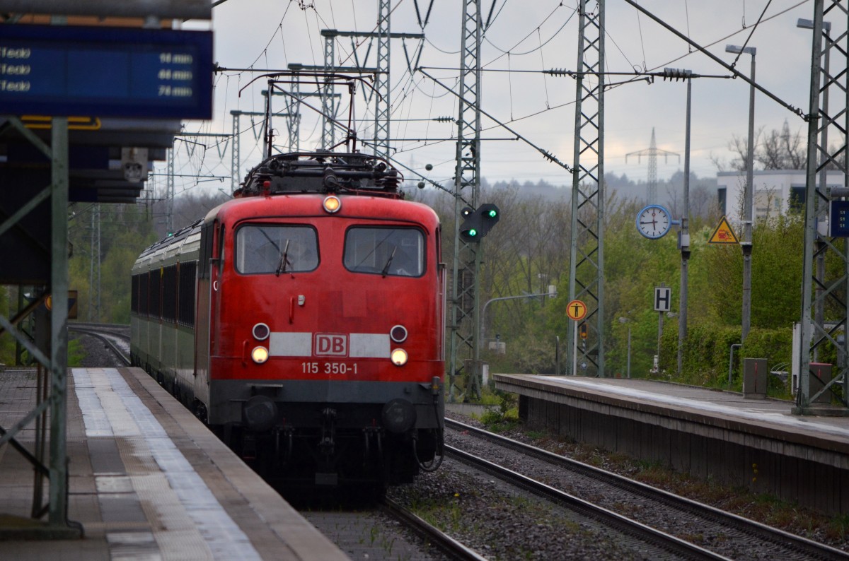 Die 115 350-1 am 2015:04:25 um 16:45Uhr in Richtung Stuttgart bei der Durchfahrt des Haltepunkts Hulb.