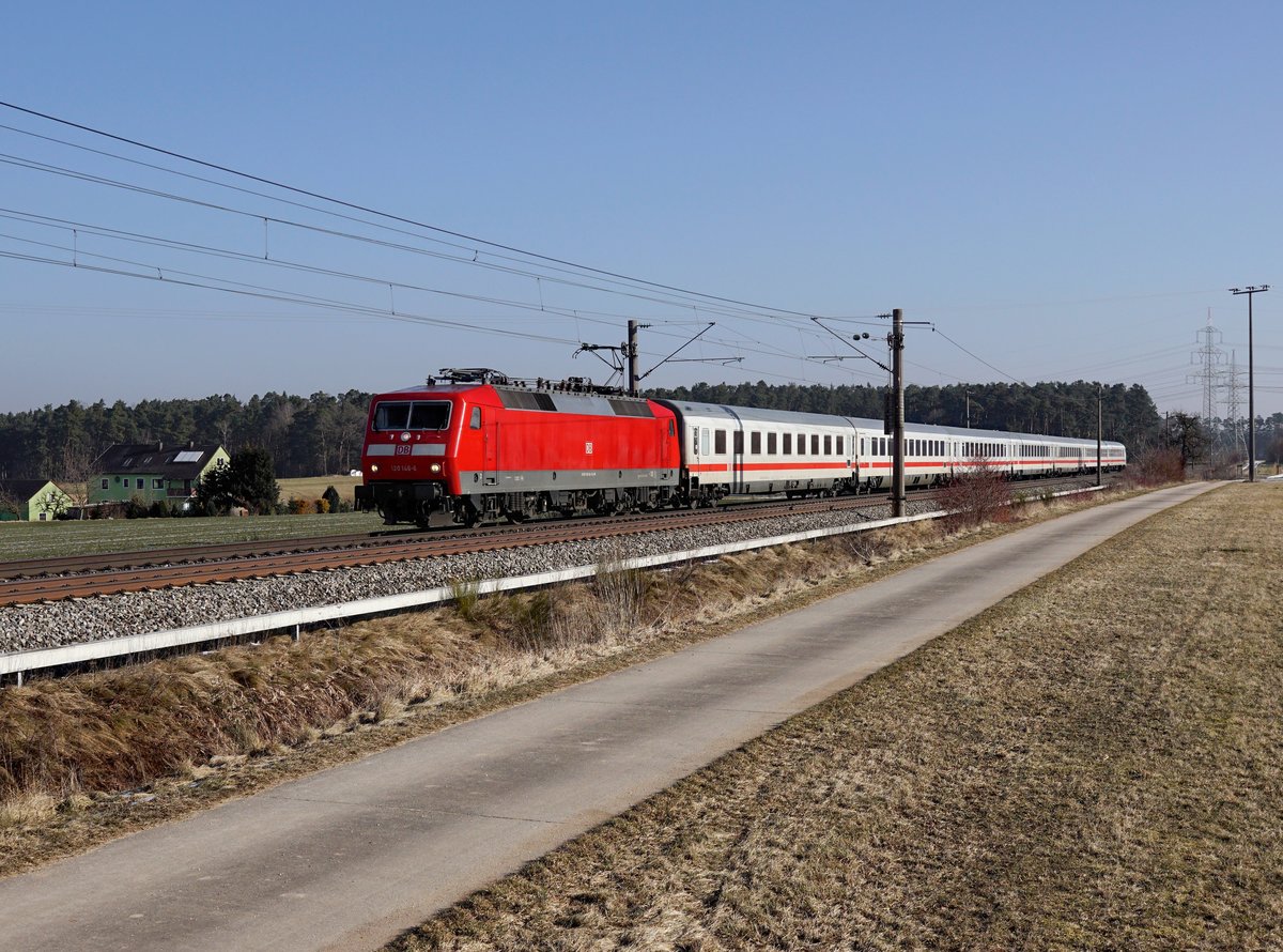 Die 120 146 mit einem IC nach Karlsruhe am 24.02.2018 unterwegs bei Heilsbronn.