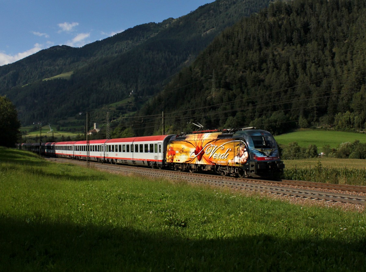 Die 1216 019 mit einem Brenner EC am 31.08.2013 unterwegs bei Mules.