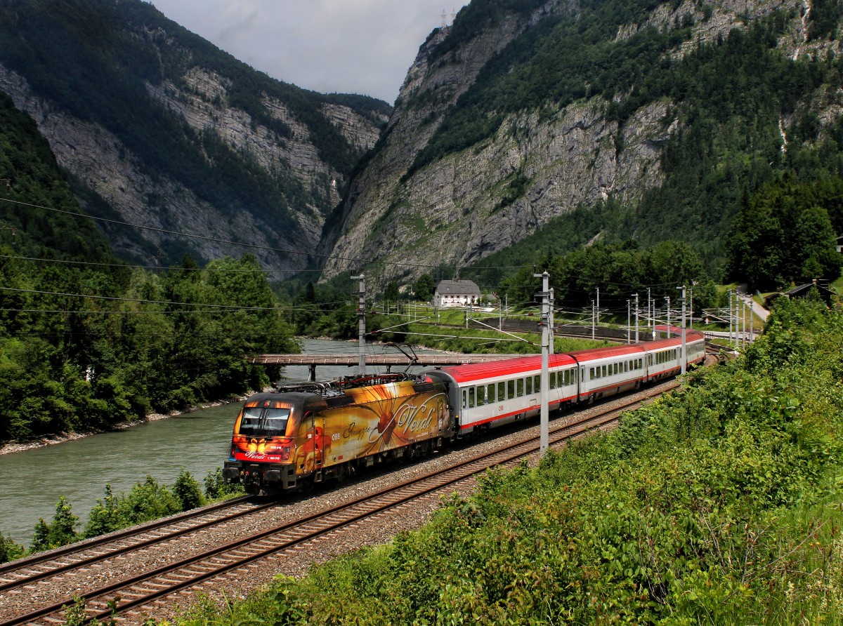 Die 1216 019 mit einem OIC am 21.06.2014 unterwegs bei Stegenwald.