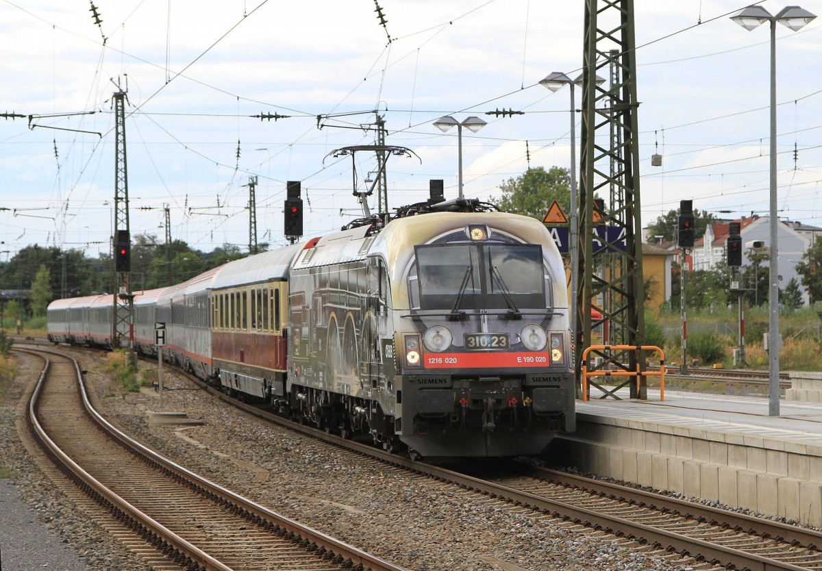 Die 1216 020 mit EC 83 von Mnchen nach Verona bei der Einfahrt in den Bf. Rosenheim am 11.09.2013