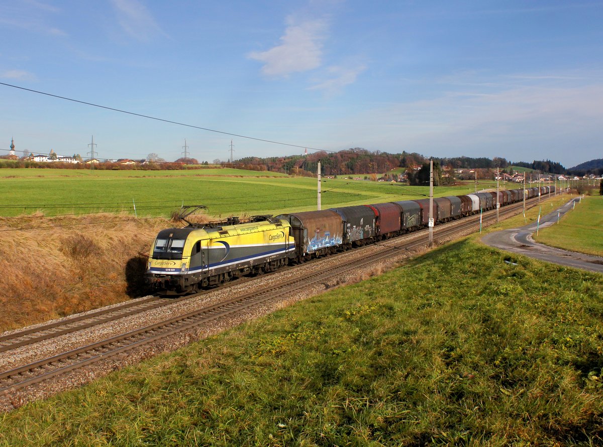 Die 1216 931 mit einem Stahlzug am 20.11.2016 unterwegs bei Köstendorf.