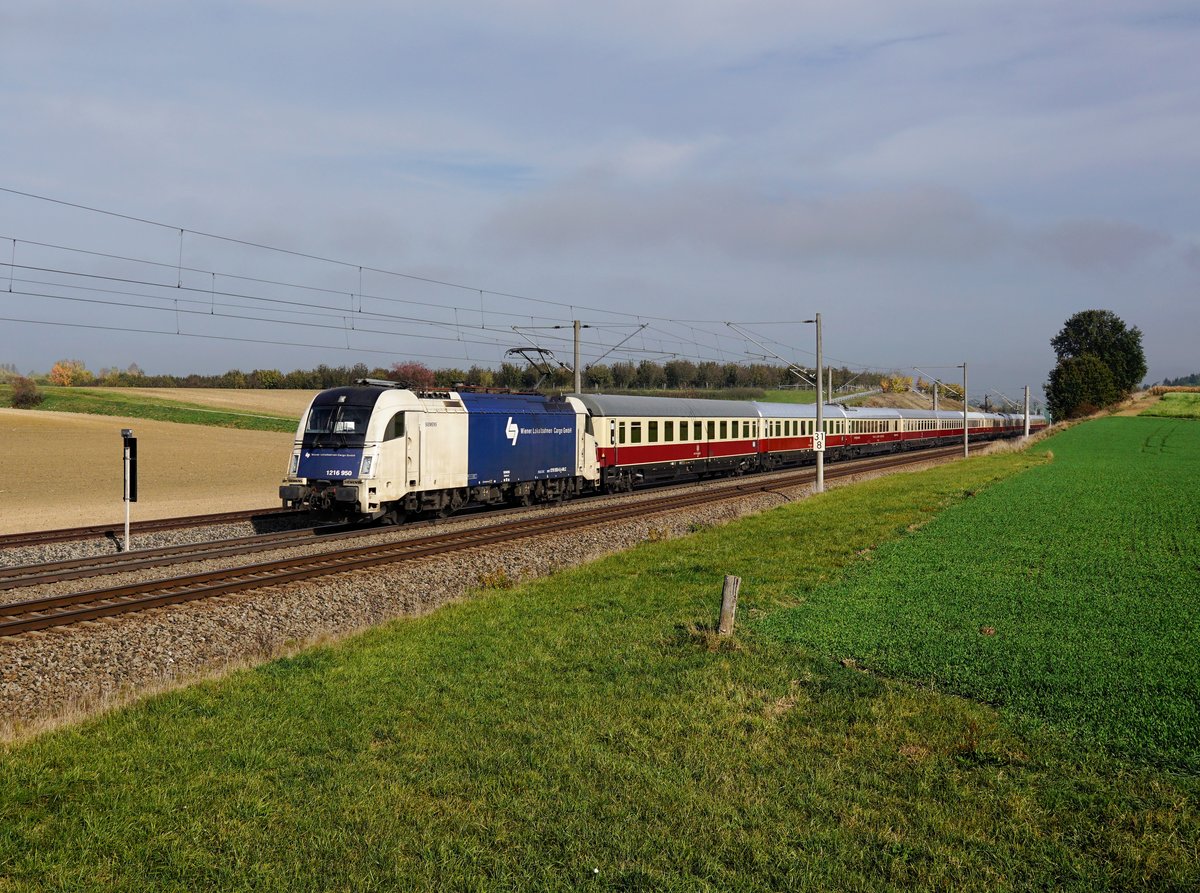 Die 1216 950 mit dem TEE nach Steinach a. Brenner am 20.10.2019 unterwegs bei Ramelsbach.