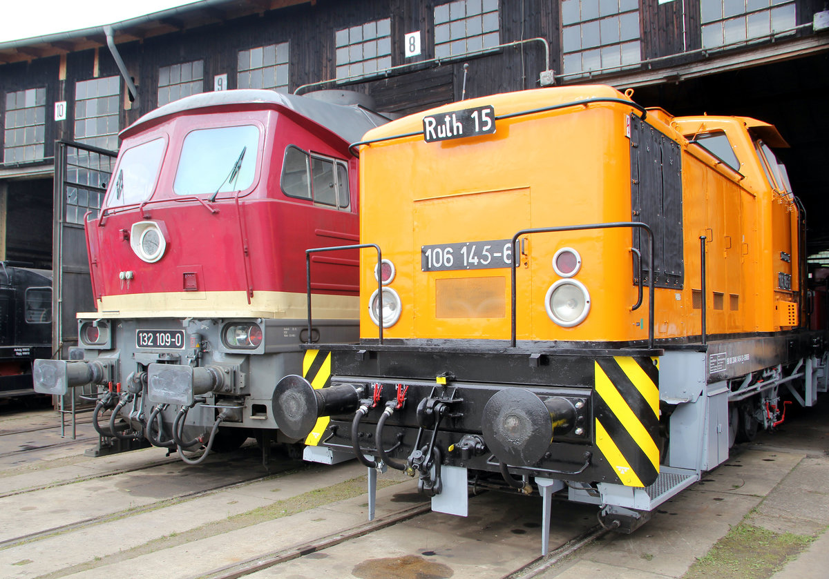 Die 132 109-0 LEG und die 106 145-6 ex VEB Kaliwerke Merkers Werklok beim 6. Geraer Eisenbahnfrühling in Gera zusehen. Foto 6.5.17