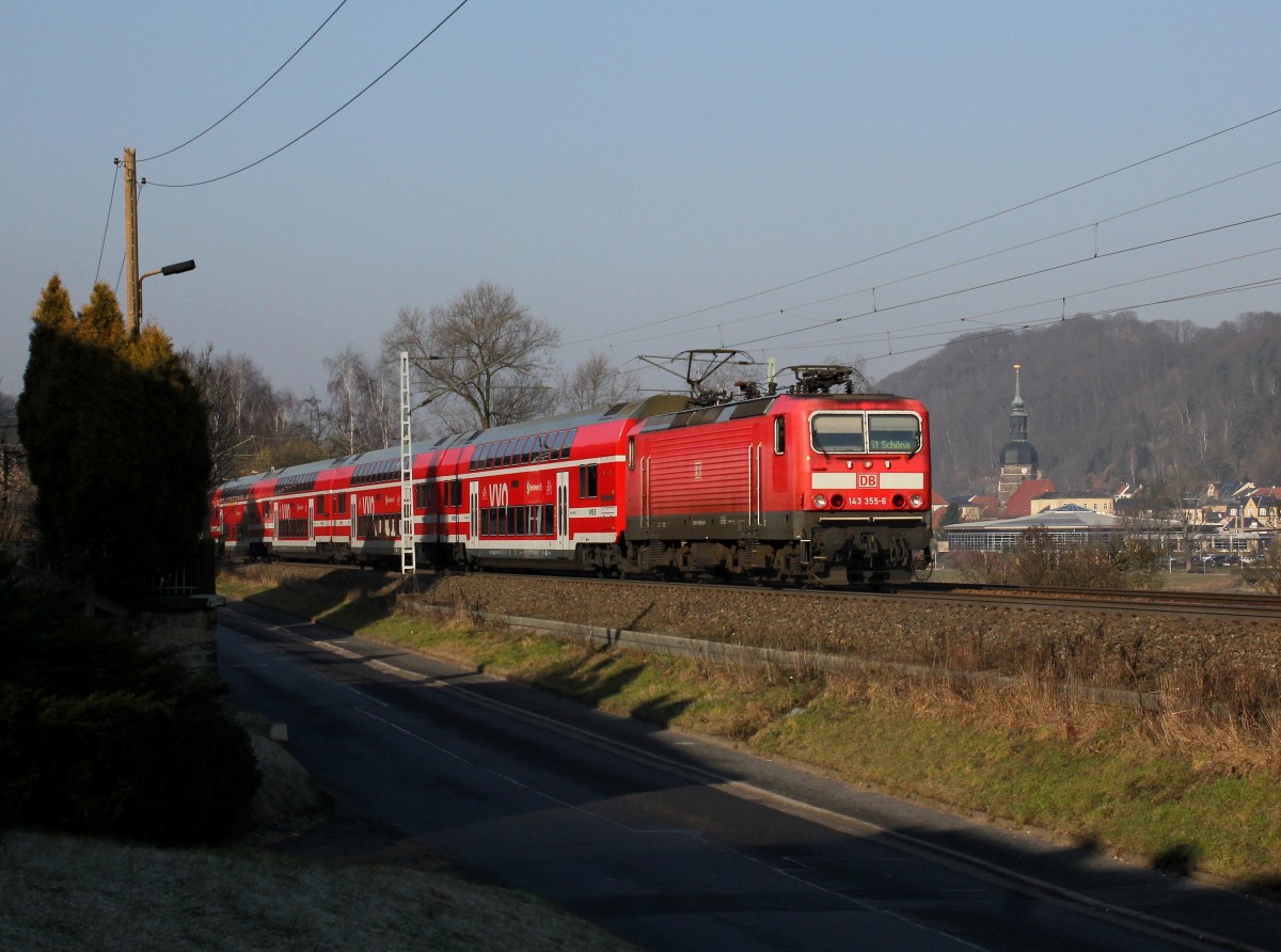 Die 143 355 mit der S1 nach Schöna am 16.02.2015 unterwegs bei Krippen