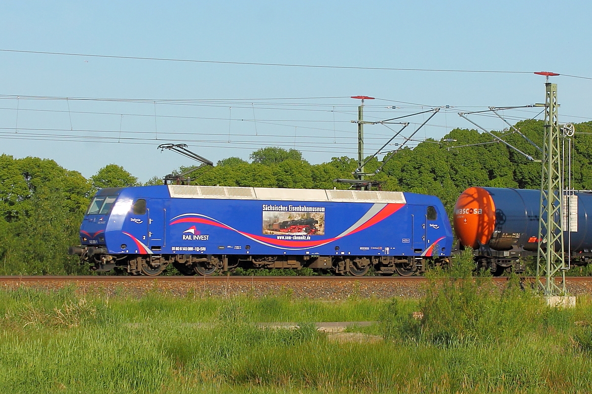 Die 145 088-1 der Rail Invest (91 80 6145 088-1 D-SRI) am 19.05.2018 in Nasenheide.