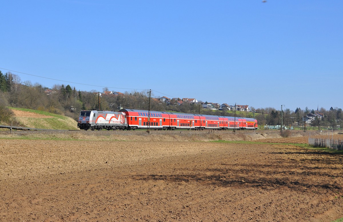 Die 146 227 Werbelok für S21 ist mit dem RE 19222 nach Mosbach-Neckarelz unterwegs.Sie konnte von mir bei Ebersbach an der Fils in Szene gesetzt werden am 9.3.2014.