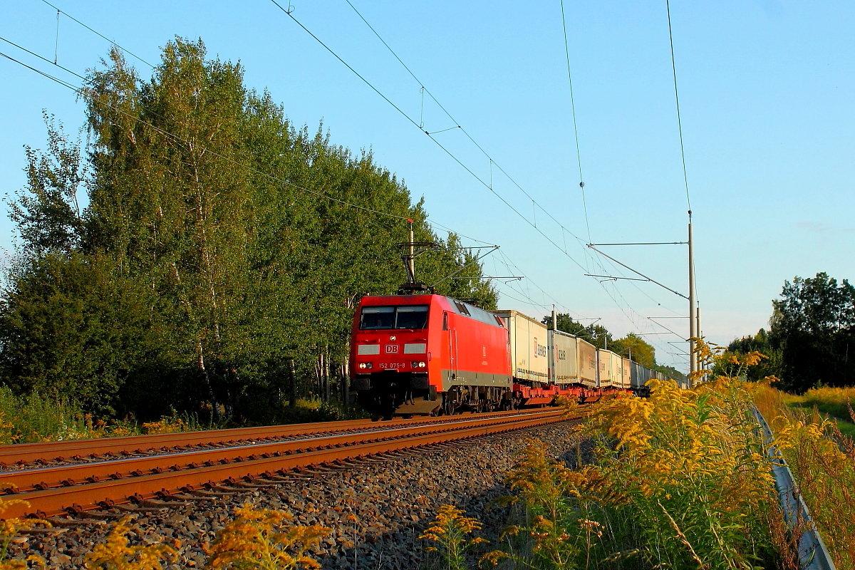 Die 152 075-8 mit einem KLV-Zug am 10.09.2017 in Nassenheide.