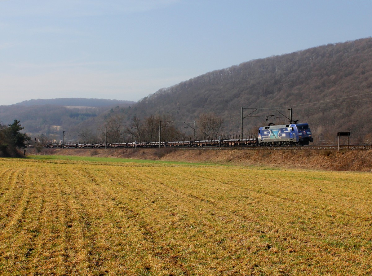 Die 152 138 mit einem Stahlzug am 17.03.2012 unterwegs bei Wernfeld.