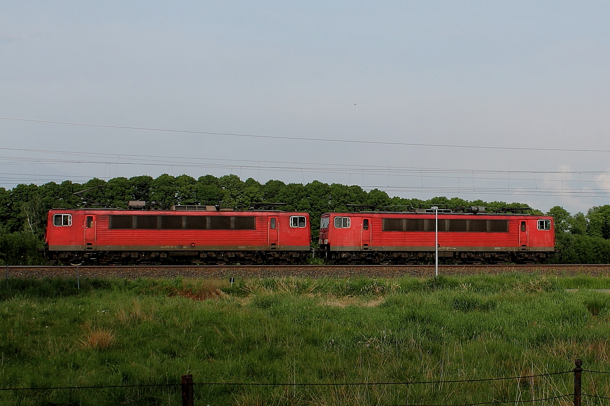 Die 155 151-4 und die 155 108-4 der Railpool am 16.05.2018 in Nassenheide.