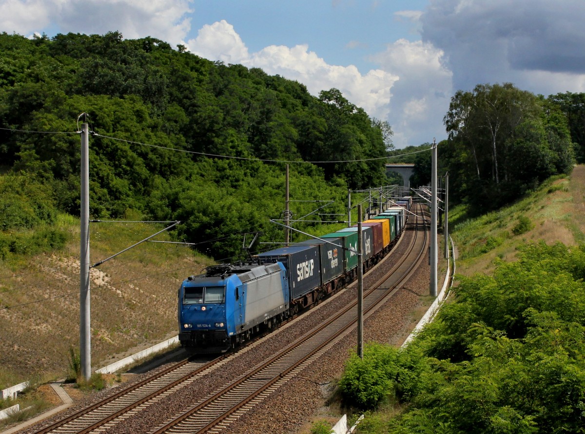 Die 158 524 mit einem Containerzug am 22.07.2012 unterwegs bei Rosengarten.