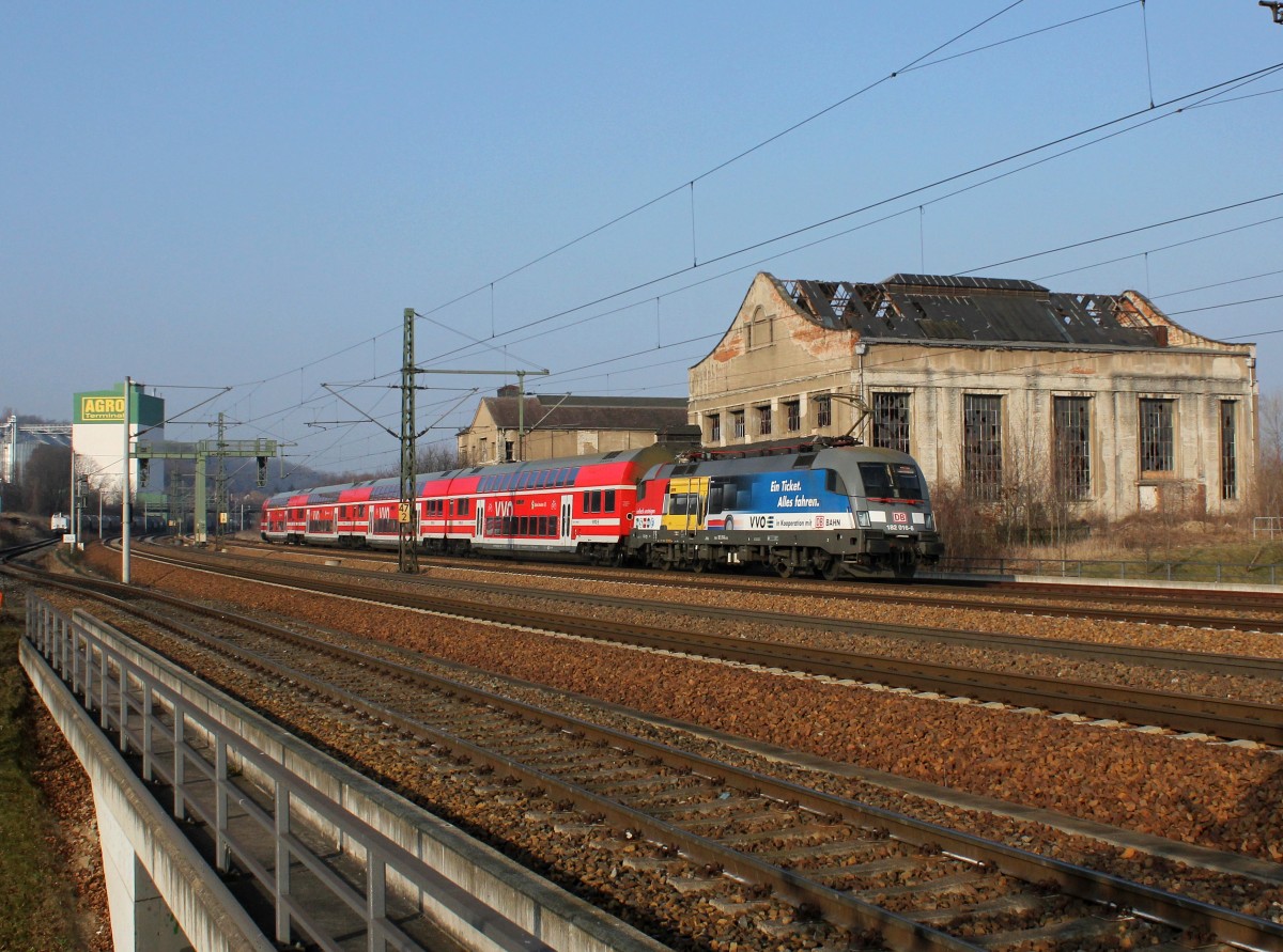 Die 182 016 mit einer S Bahn am 14.02.2015 unterwegs bei Pirna.