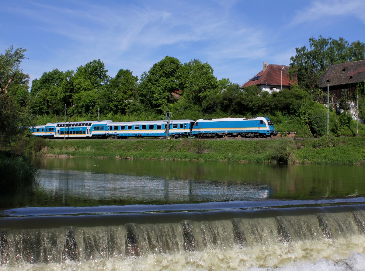 Die 183 003 mit einem ALEX nach Hof am 15.05.2013 unterwegs bei Moosburg.