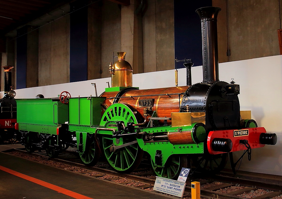 Die 1844 gebaute No. 33  Sainte-Pierre  ist die älteste erhalten gebliebene Lokomotive auf dem europäischen Festland, Loks dieser Bauart standen immerhin siebzig Jahre im Dienst. Heute steht sie in der Cite du Train in Mulhouse (19.07.2015).