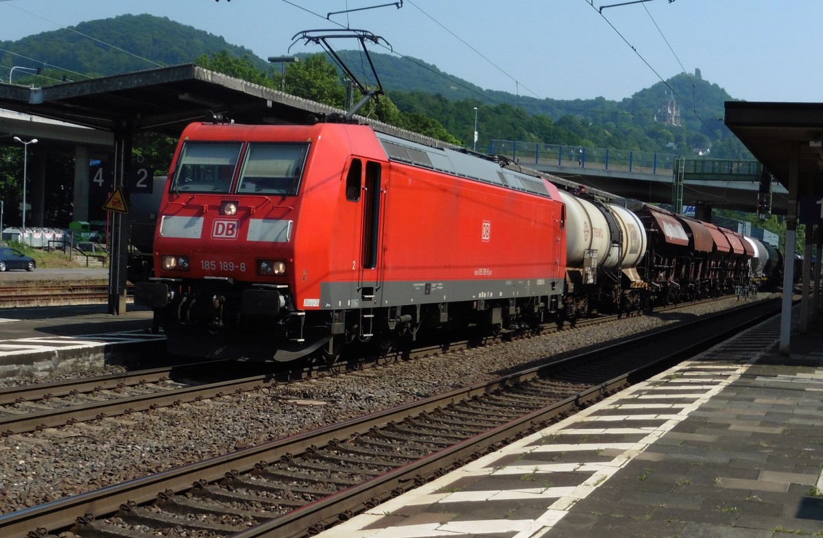 Die 185 189-8 mit Offener Tür durch Königswinter in Richtung Köln , Den 03.07.2015