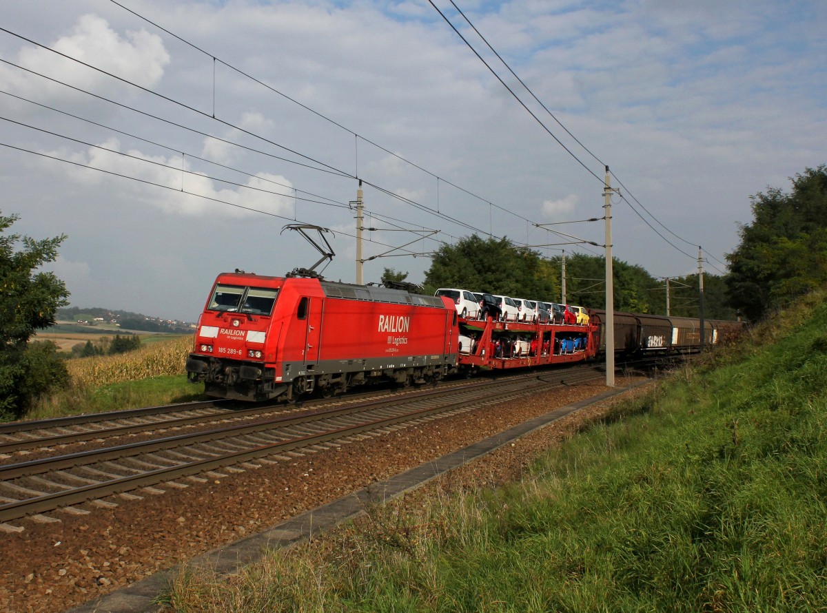 Die 185 289 mit einem Güterzug am 03.10.2014 unterwegs bei Haiding.