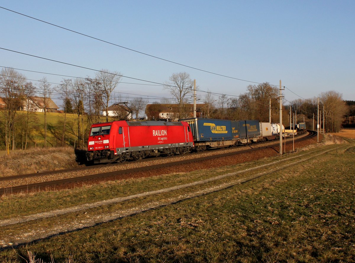 Die 185 305 mit einem KLV-Zug am 23.02.2014 unterwegs bei Kimpling.