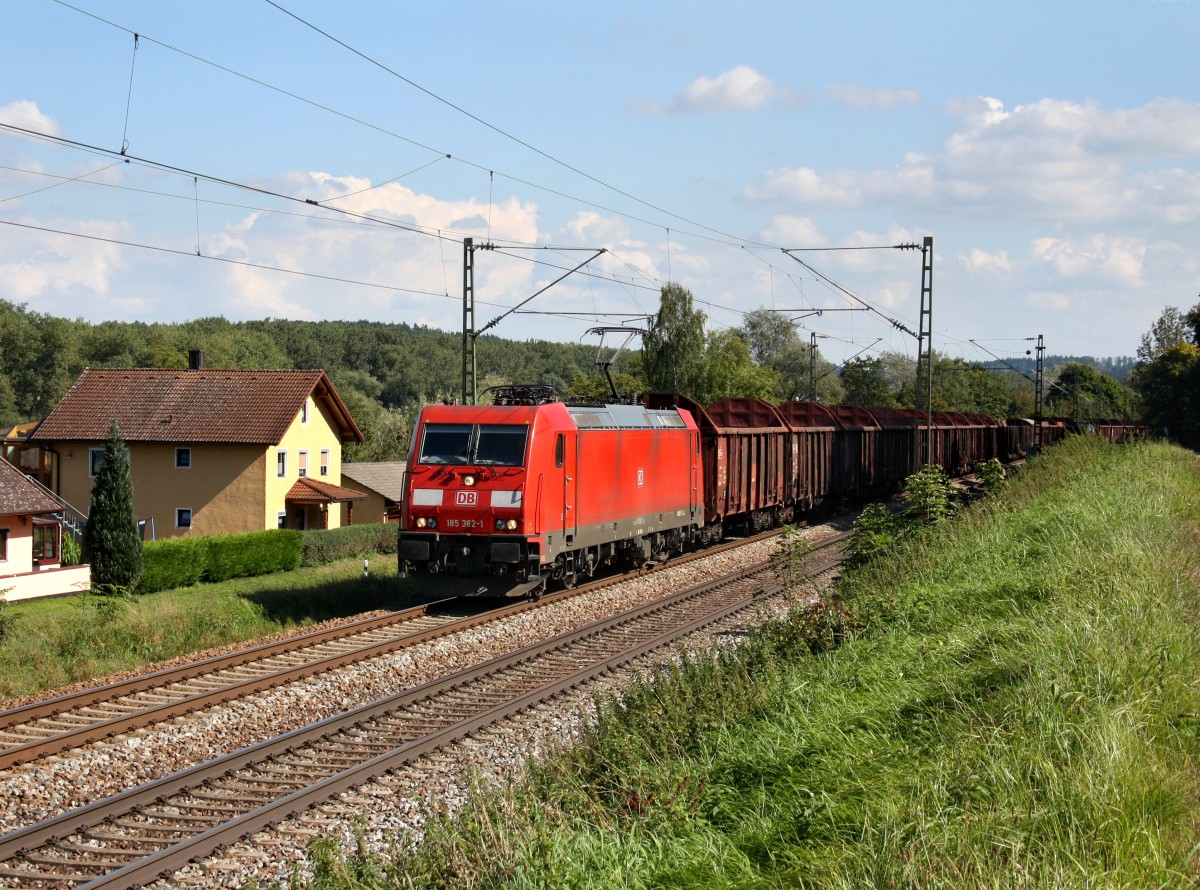 Die 185 362 mit einem Güterzug am 11.09.2010 unterwegs bei Vilshofen.