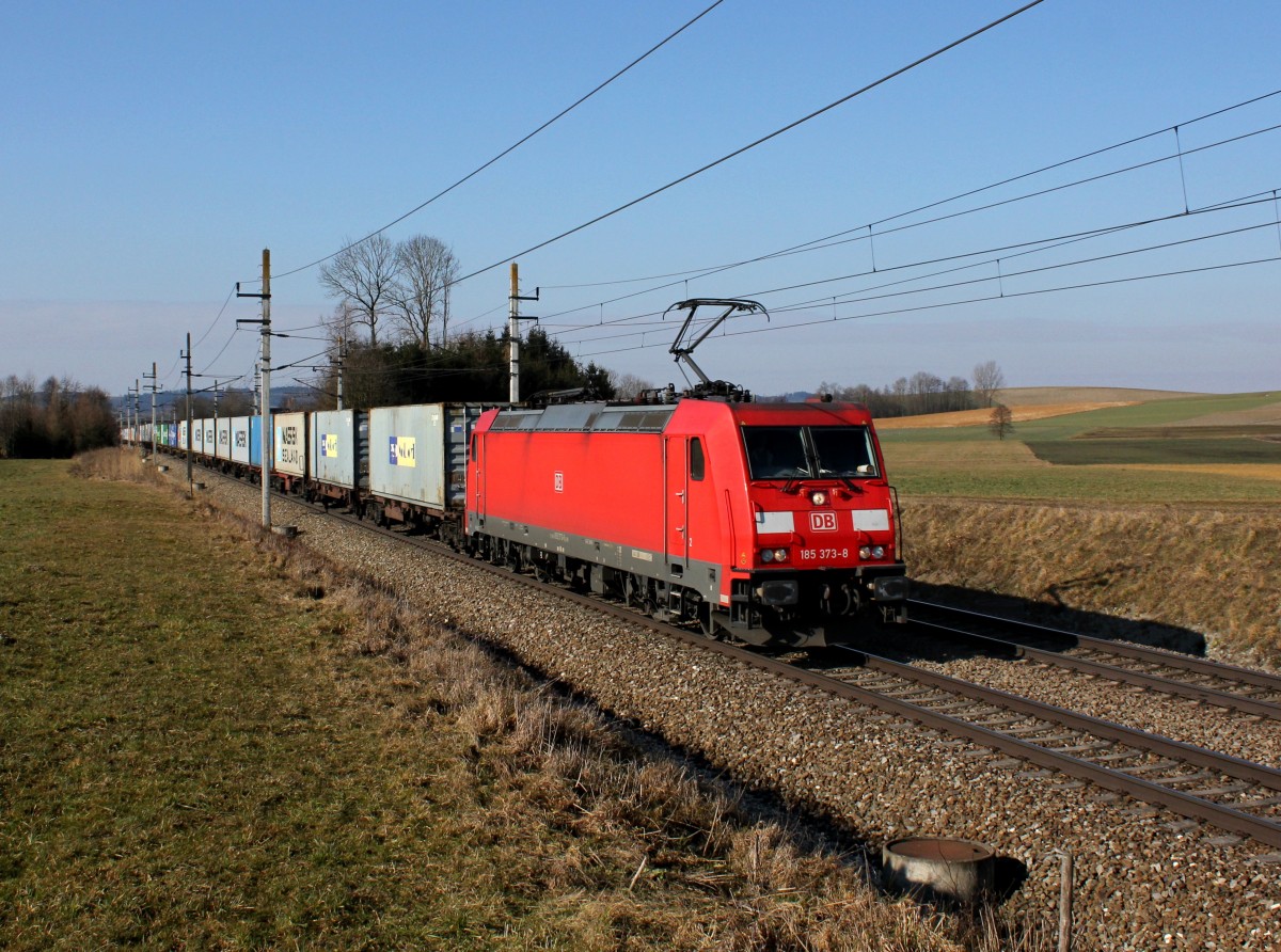 Die 185 373 mit einem Containerzug am 23.02.2014 unterwegs bei Kimpling.