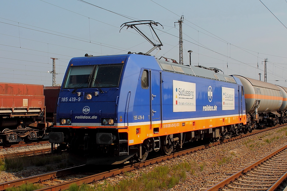 Die 185 419-9 der Raildox am 14.08.2015 beim kurzen Halt in Oranienburg.