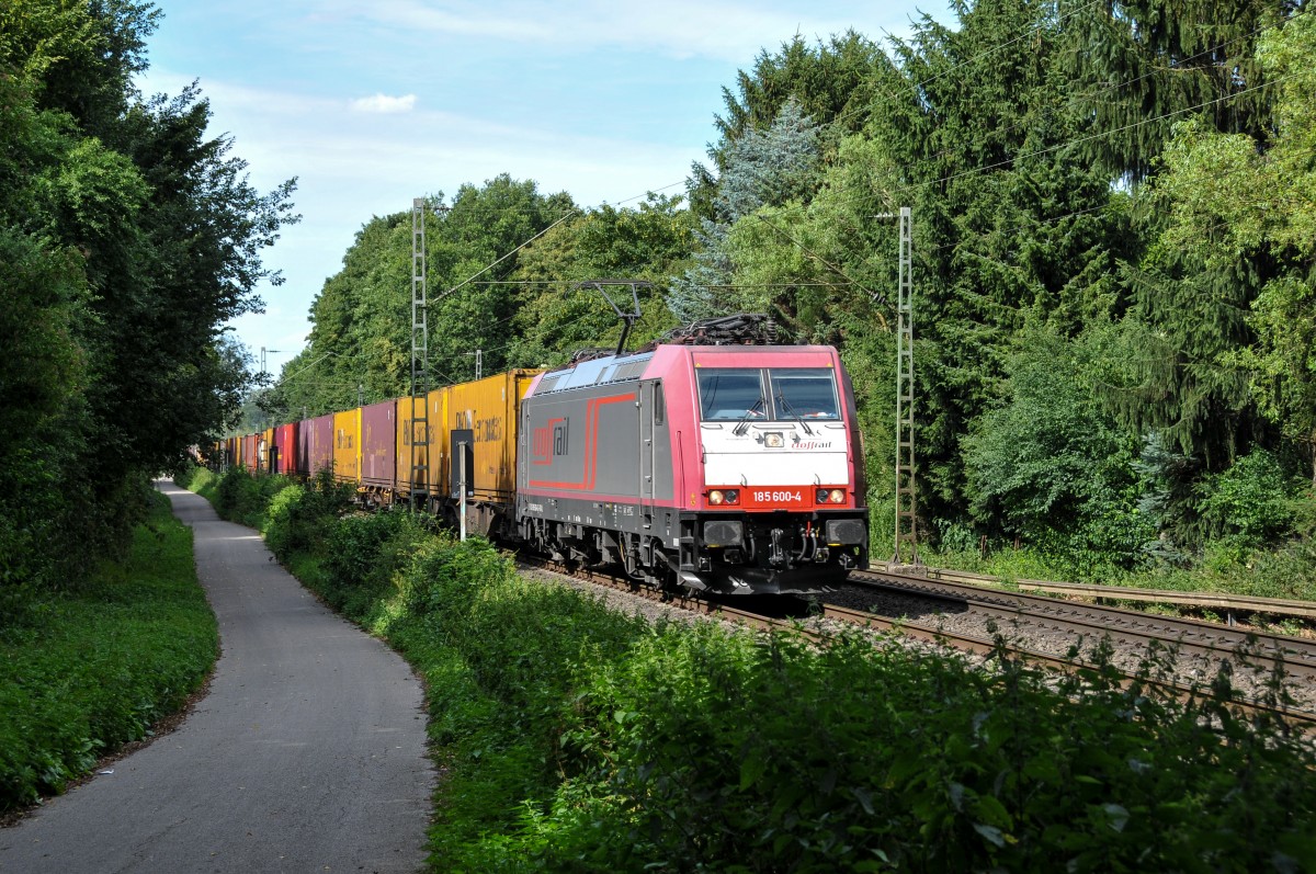 Die 185 600-4 von Crossrail zog am 18/07/2015 einen Containerzug als Umleiter auf der KBS 485 durch Übach-Palenberg Richtung Aachen-West.