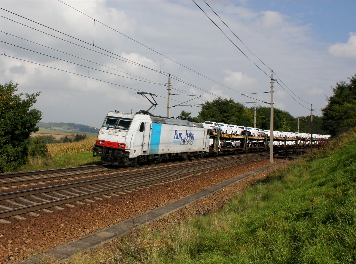 Die 185 639 mit einem Autozug am 03.10.2014 unterwegs bei Haiding.