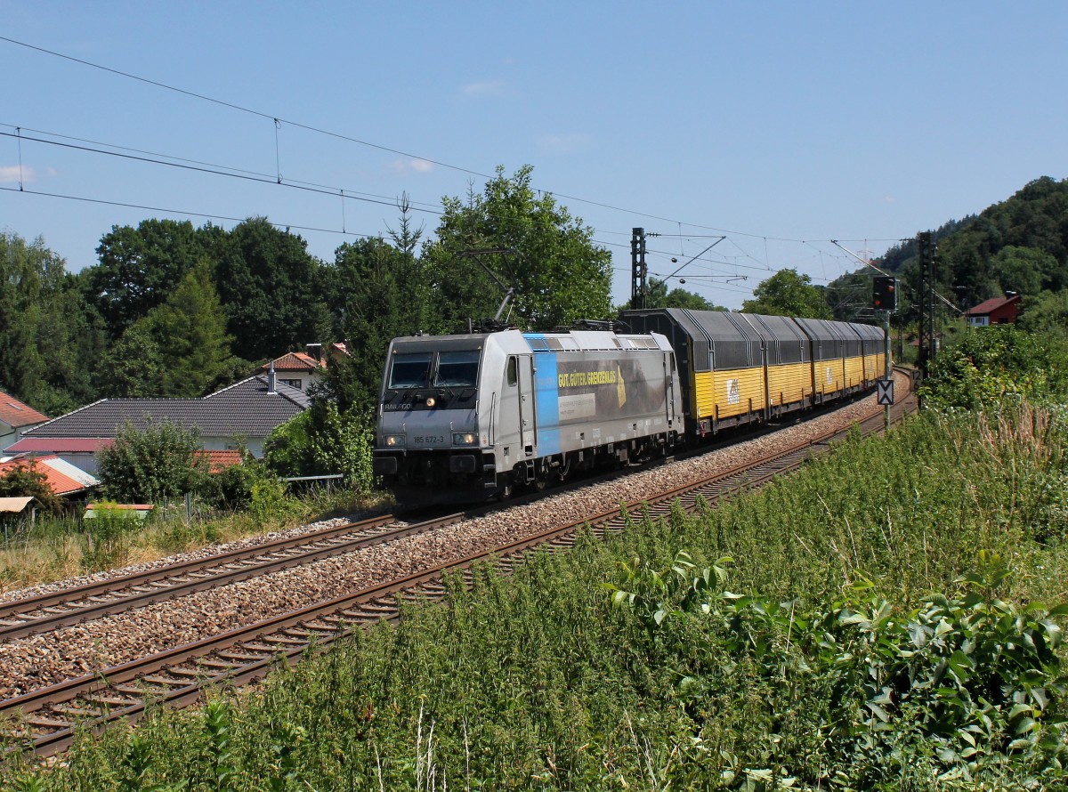 Die 185 672 mit einem Autozug am 26.07.2015 unterwegs bei Seestetten.