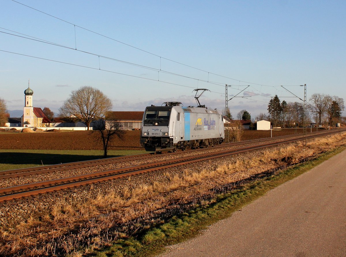 Die 185 673 am 29.01.2016 unterwegs bei Amselfing.