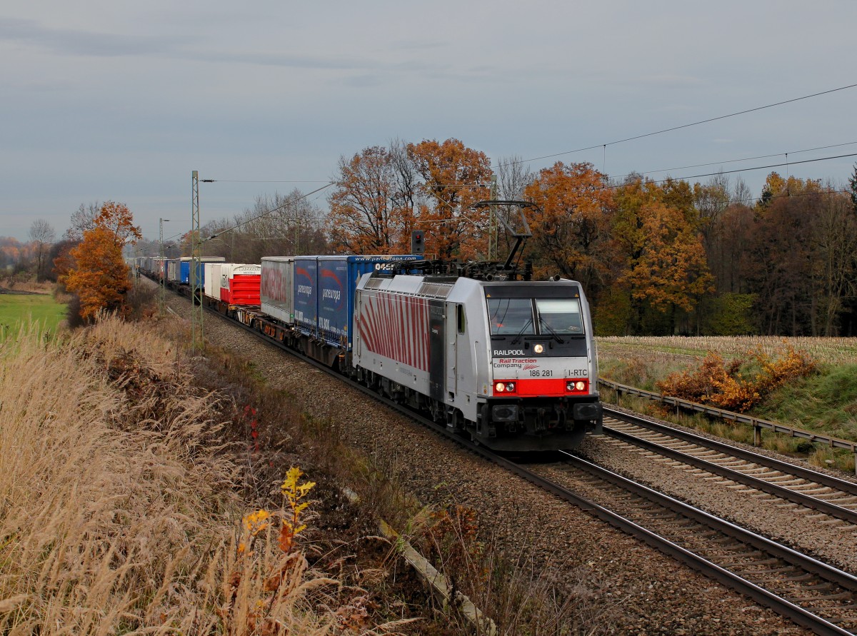 Die 186 281 mit einem KLV-Zug am 10.11.2012 unterwegs bei Hilperting.