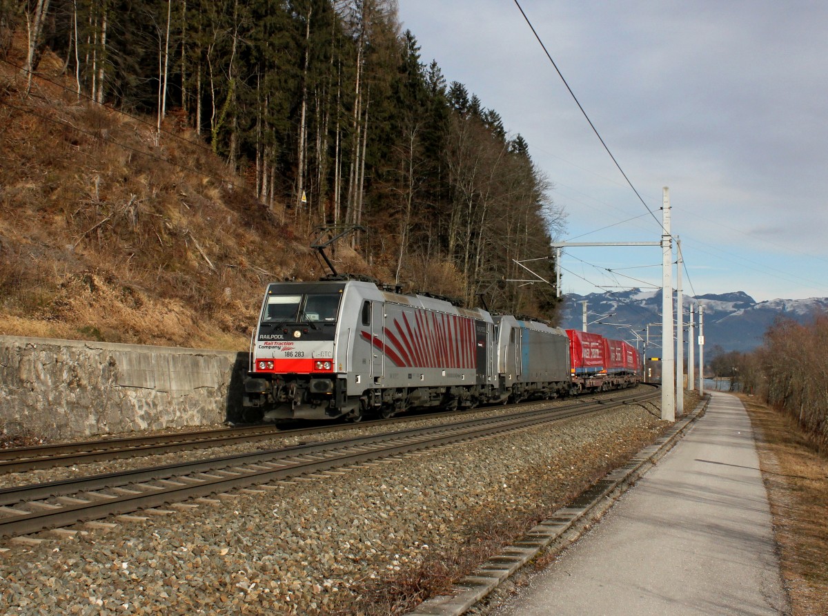 Die 186 283 und die 186 290 mit einem KLV-Zug am 18.01.2014 unterwegs bei Kufstein.