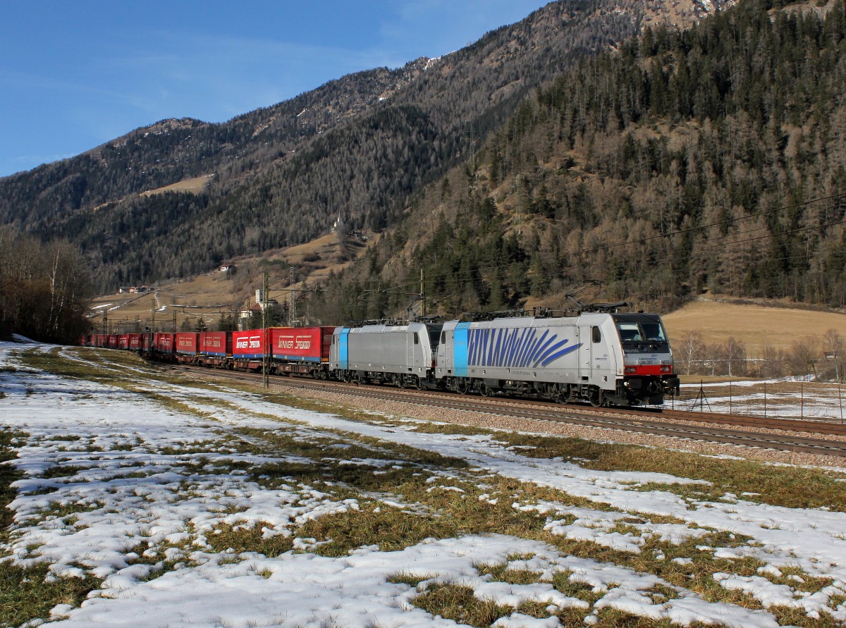 Die 186 287 und die 186 288 mit einem KLV-Zug am 02.03.2013 unterwegs bei Mules.