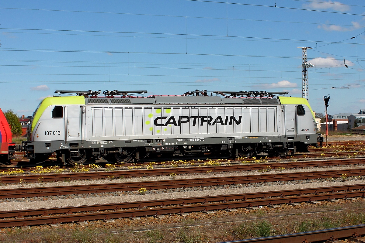 Die 187 013 der Captrain ist am 30.04.2017 im Bahnhof Oranienburg abgestellt.