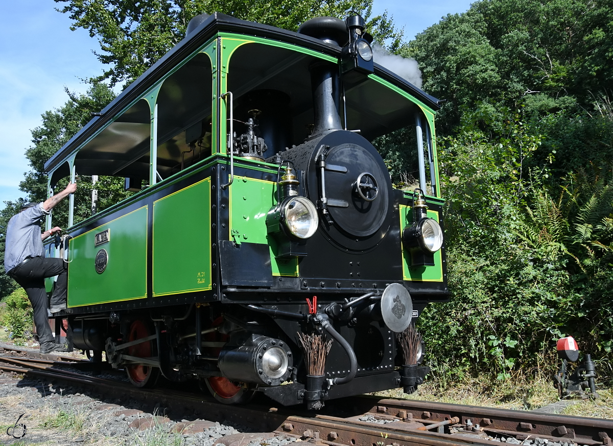 Die 1887 gebaute Kastendampflokomotive  Laura  beim Rangieren am Bahnhof in Hüinghausen. (Juli 2022)