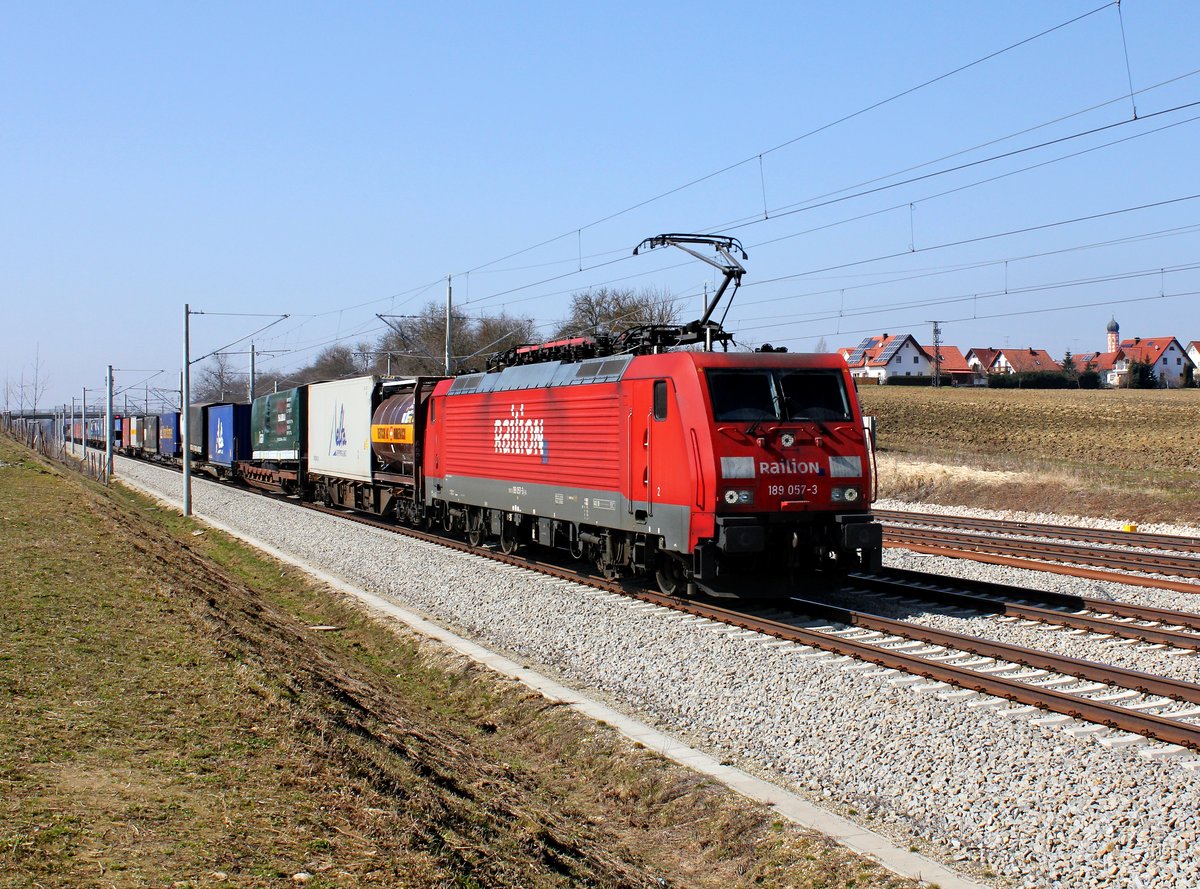 Die 189 057 mit einem KLV-Zug am 15.03.2012 unterwegs bei Hattenhofen.