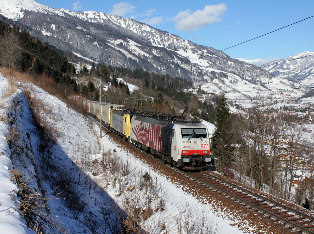 Die 189 901 und die 189 902 mit einem KLV-Zug am 31.01.2015 unterwegs bei Angertal.