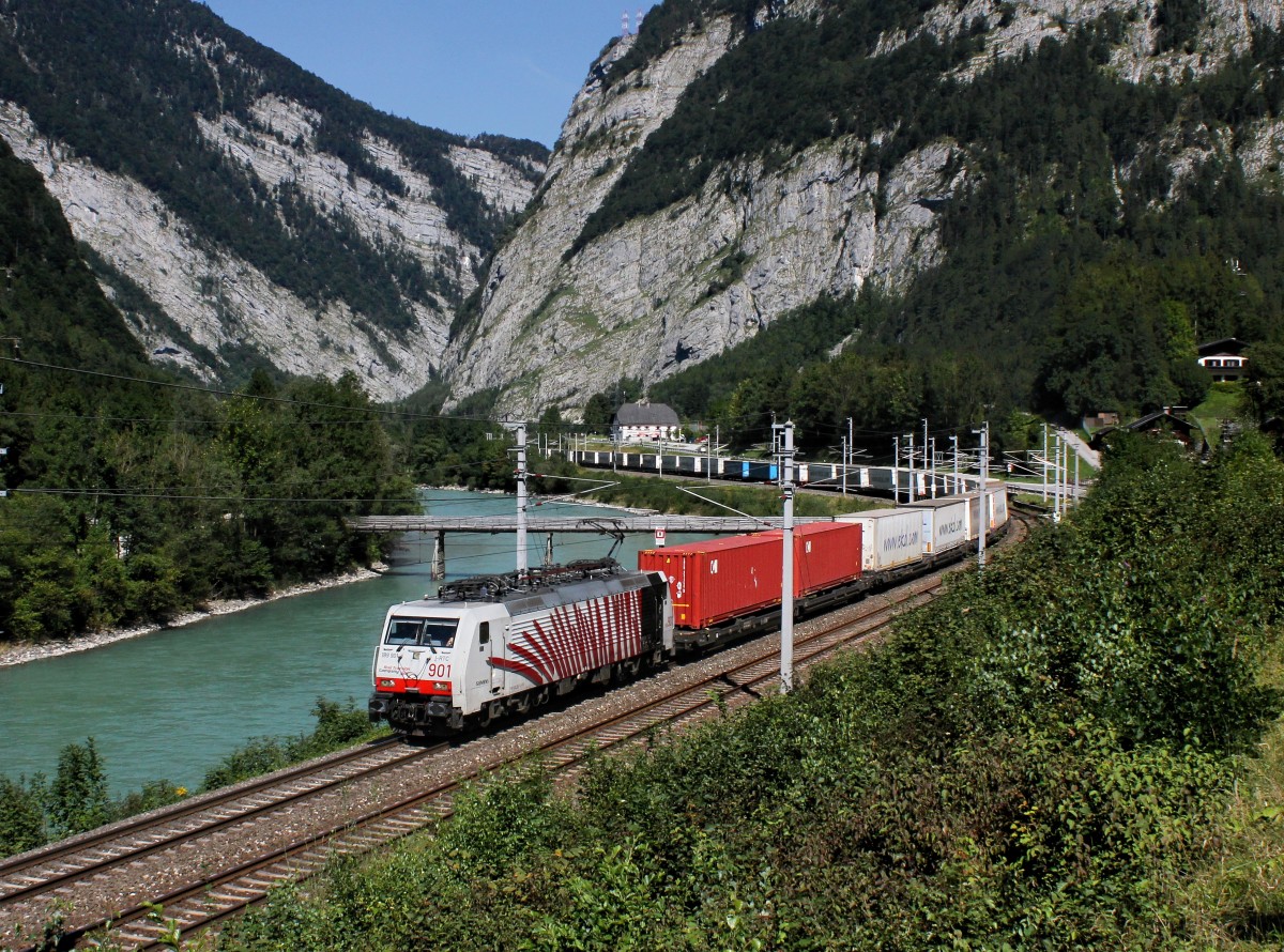 Die 189 901 mit einem KLV-Zug am 12.09.2015 unterwegs bei Stegenwald.