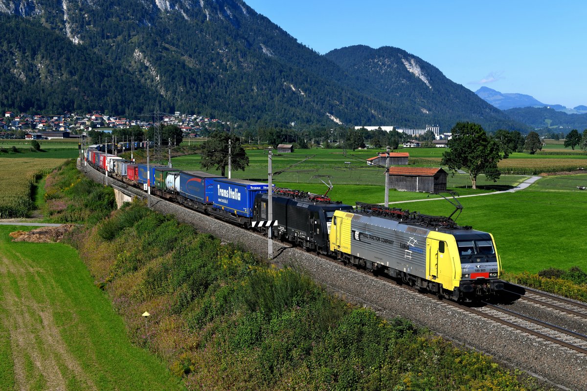 Die 189 903 und 024 brachten am 13. September 2019 den DGS 43119 von München Ost Rbf nach Verona Q.E. Bei herrlichem Spätsommerwetter konnte ich die Lokomotion-Leistung bei Langkampfen im Inntal dokumentieren.  