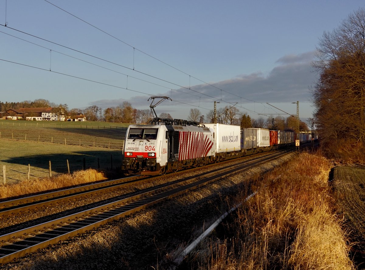 Die 189 904 mit einem KLV-Zug am 29.12.2016 unterwegs bei Vogl.