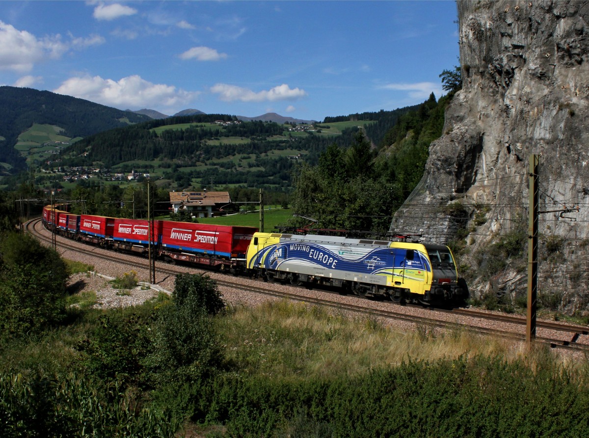 Die 189 912 mit einem KLV-Zug am 31.08.2013 unterwegs bei Sterzing.