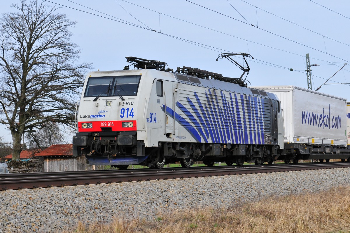Die 189 914 von Lokomotion am 04.03.2016 vor einem Ekol-Güterzug bei Übersee am Chiemsee.