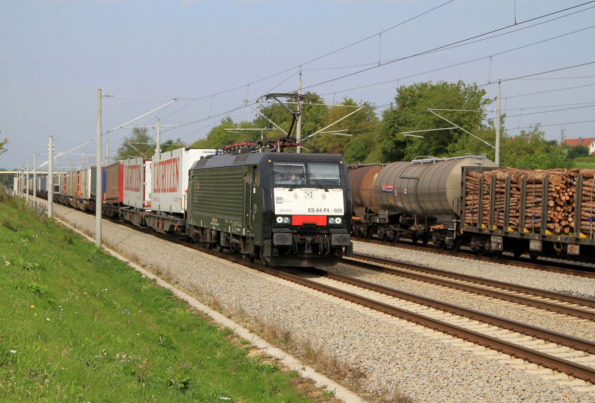 Die 189 935 mit Gterzug bei Hattenhofen am 31.08.2013