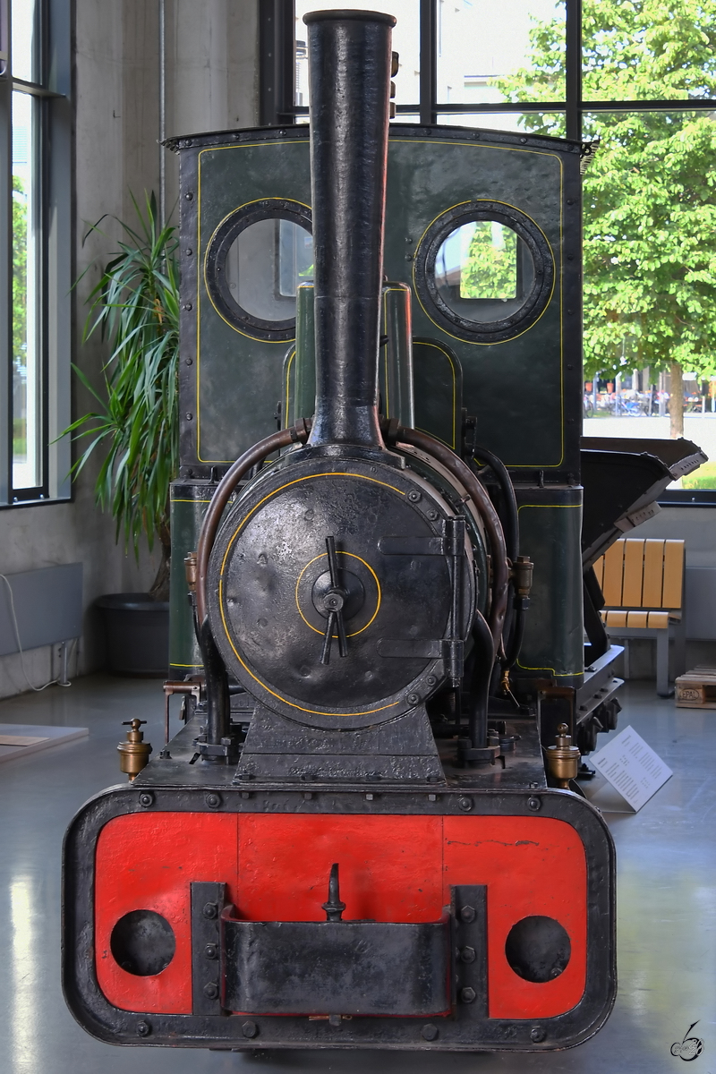 Die 1903 bei Kraus gebaute Feldbahn-Dampflokomotive war im Besitz der Münchner Baufirma Moll und wurde beim Bau des Deutschen Museums in München eingesetzt. (Verkehrszentrum des Deutsches Museums München, August 2020)