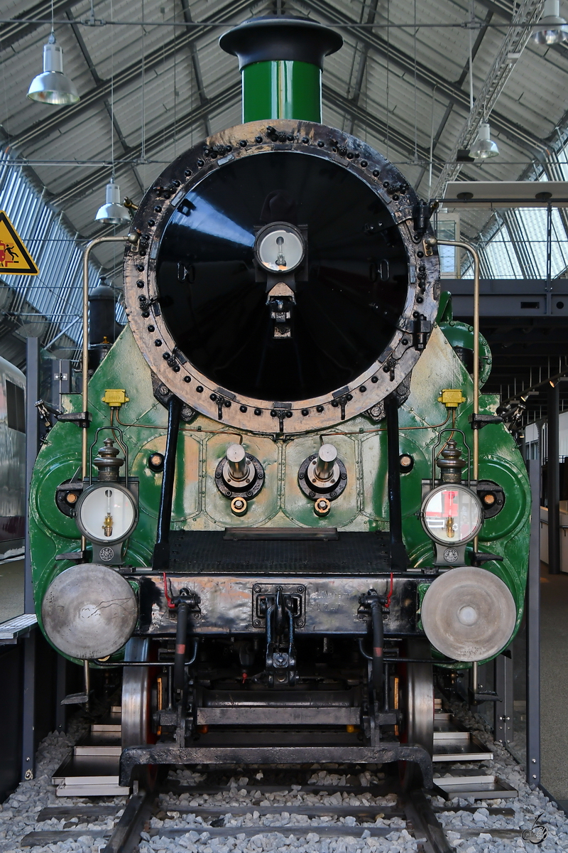 Die 1912 gebaute Dampflokomotive S 3/6 3634 ist im Verkehrszentrum des Deutsches Museums München ausgestellt. (August 2020)